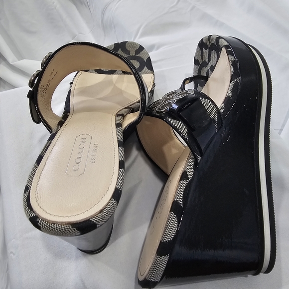 Coach, 7 1/2 B, Black/Cream - Picture 2 of 4